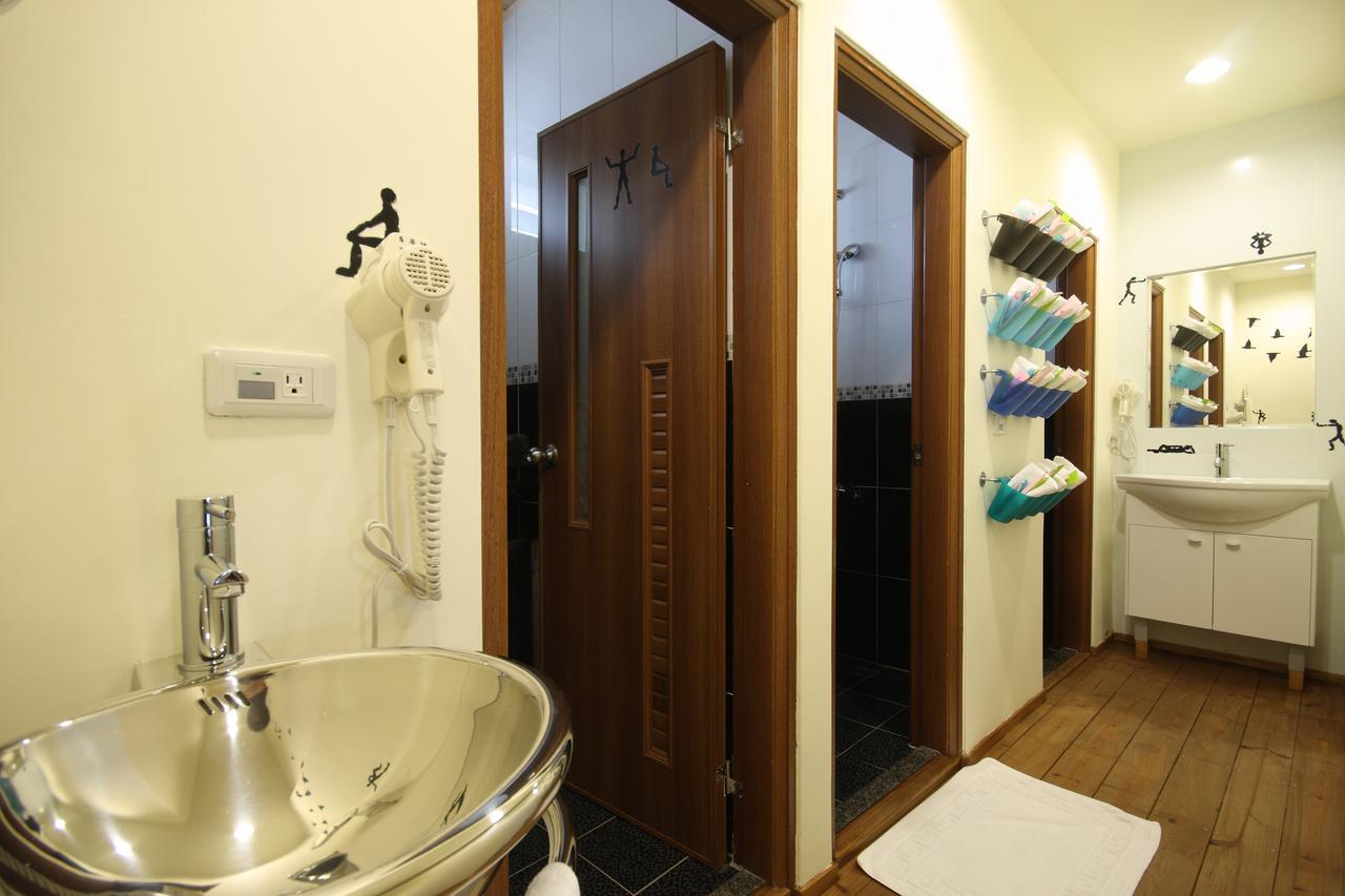 See Railway B&B Hualien City Exterior photo